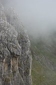 14 Tre alpinisti arrampicano
